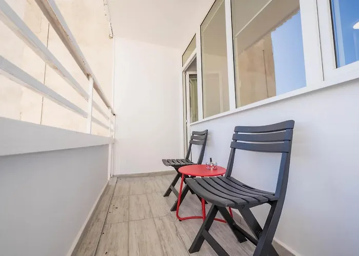 Above The Sea Apartment